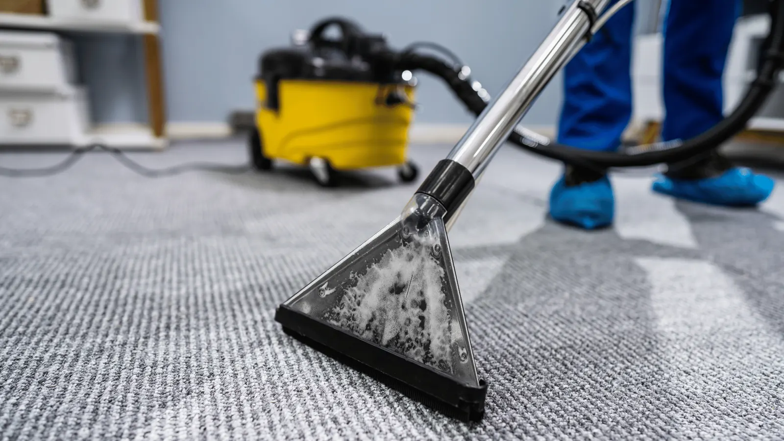 Water extraction tool removing moisture from carpet fibers